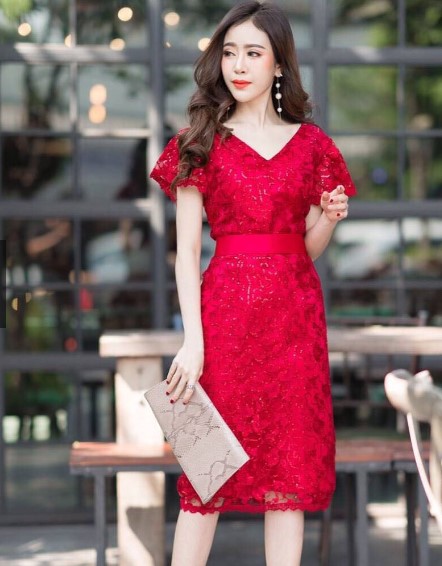 kudapy เดรสสั้นสีแดง, เทา, ทอง, ชมพูโรสโกลด์ ออกงาน เดรสราตรีสั้น เดรสลูกไม้แขนระบายลูกไม้ปักกลิตเตอร์ ดีเทลที่แขนระบายปักลายเชิงลูกไม้ช่วยปกปิดต้นแขน