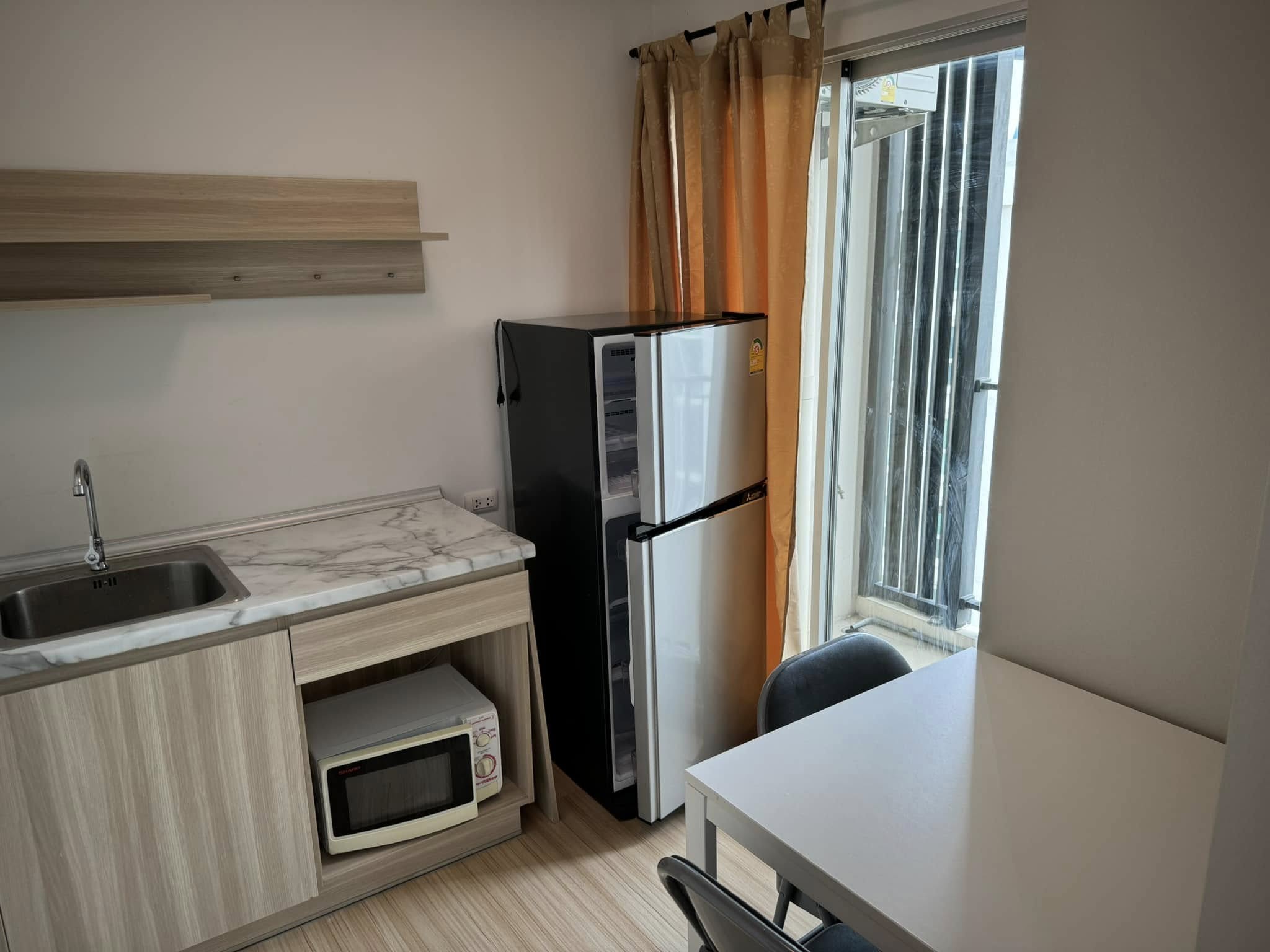 ปล่อยเช่า Plum Condo Chaengwattana Station (พลัมคอนโด แจ้งวัฒนะ สเตชั่น) - โซนพื้นที่ MRT ราชภัฏพระนคร 1ห้องนอน 1ห้องน้ำ - ขนาดห้อง 23 ตรม. ชั้น 8 ตึก E เฟส 3 วิวบ้านเดียว - ให้เช่า 7,500 ต่อเดือน