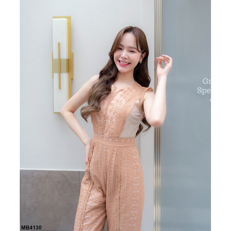 kudapy จั้มสูทขายาวลูกไม้สีขาว/สีส้มอิฐ แขนกุด ใส่สวยสบาย