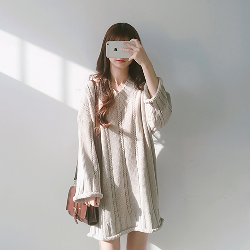 kudapy เสื้อไหมพรมสีครีม ตัวโคล่ง คอวี Sweater ใส่เดี่ยวๆ หวานๆ