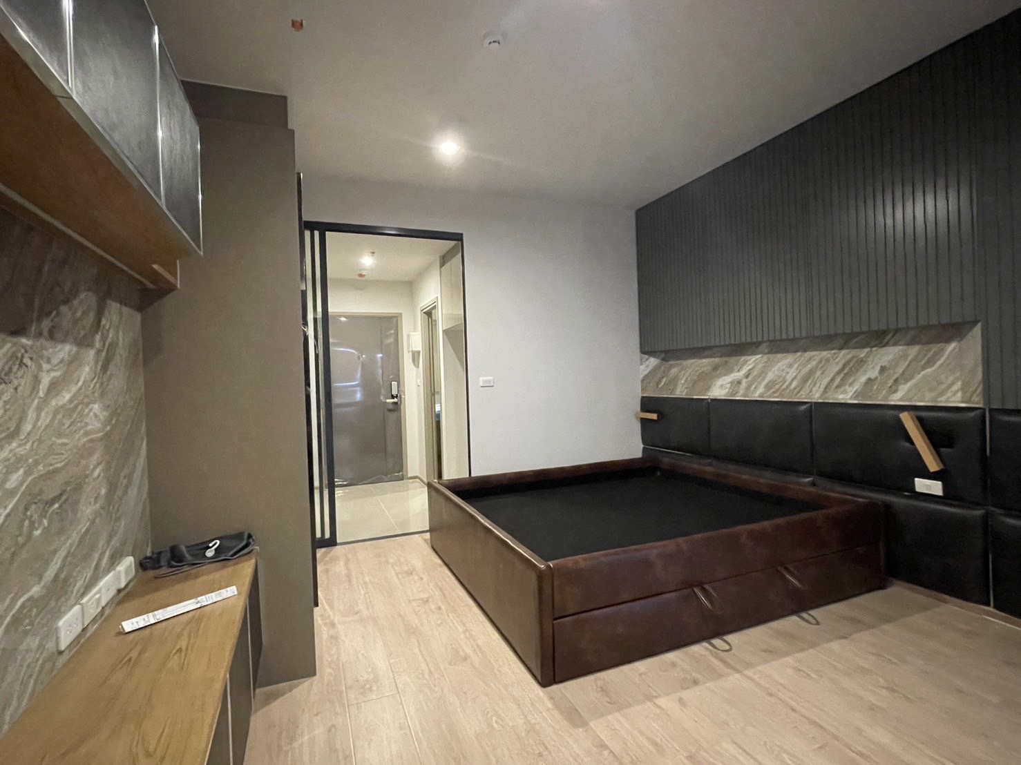 ให้เช่าคอนโด IDEO Rama 9 - Asoke (ไอดีโอ พระราม 9 - อโศก) High Rise โซนพื้นที่ MRT พระราม 9 ห้องแบบ Studio 1ห้องน้ำ โซนครัวปิด ขนาดห้อง 26 ตรม. ชั้น 12