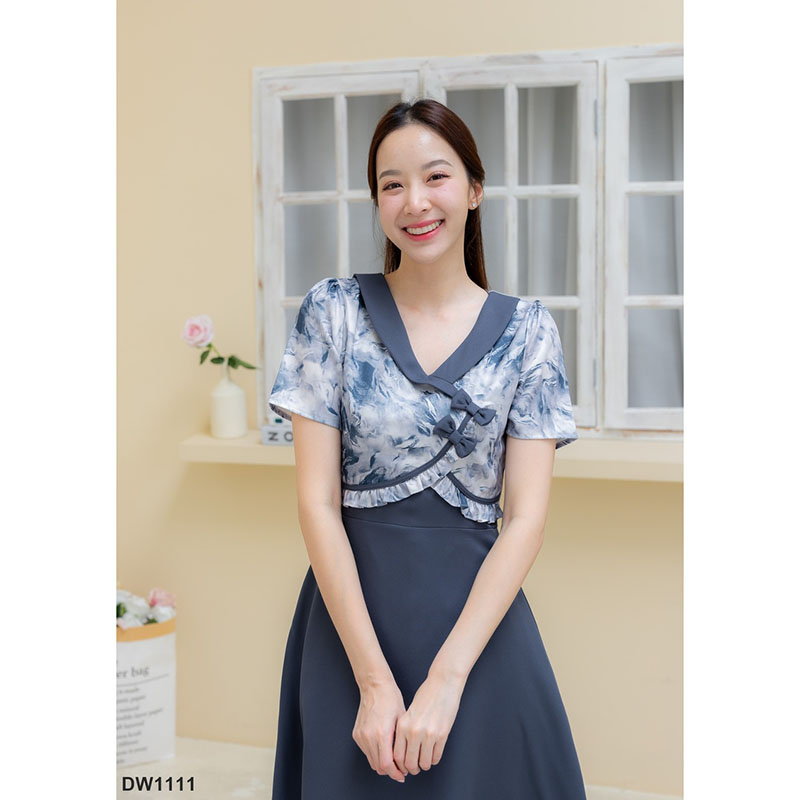 kudapy เดรสสั้นคอวีสีชมพู/สีเทา/สีน้ำตาล แขนสั้น เดรสทรงบานแต่งเสื้อลาย ติดโบว์ 2 ชิ้น S M L XL