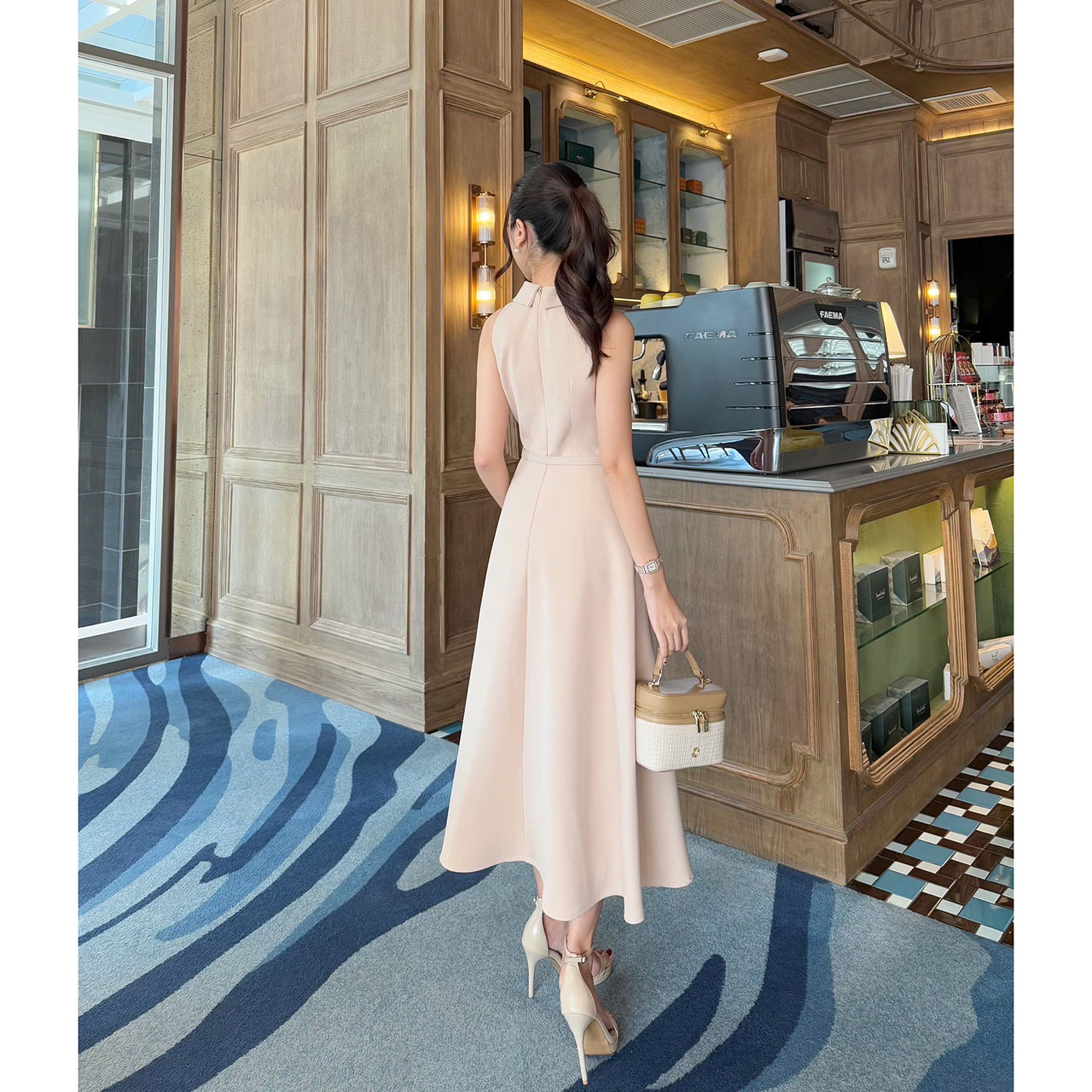 kudapy เดรสแขนกุดแต่งกระดุมดอกไม้มาพร้อมเข็มขัดน่ารัก