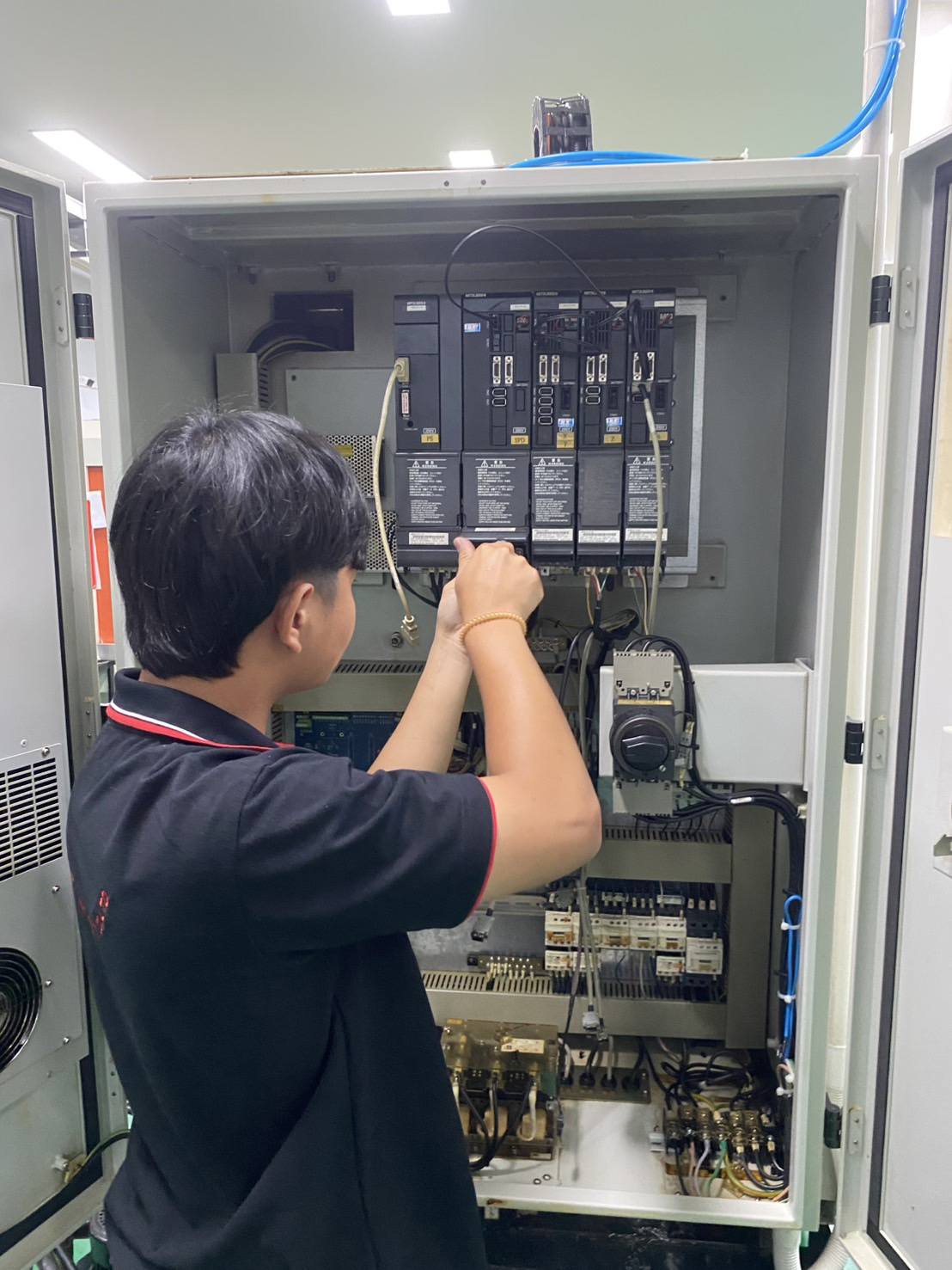 ซ่อมกล่องเซอร์โว MITSUBISHI SERVO DRIVE M70