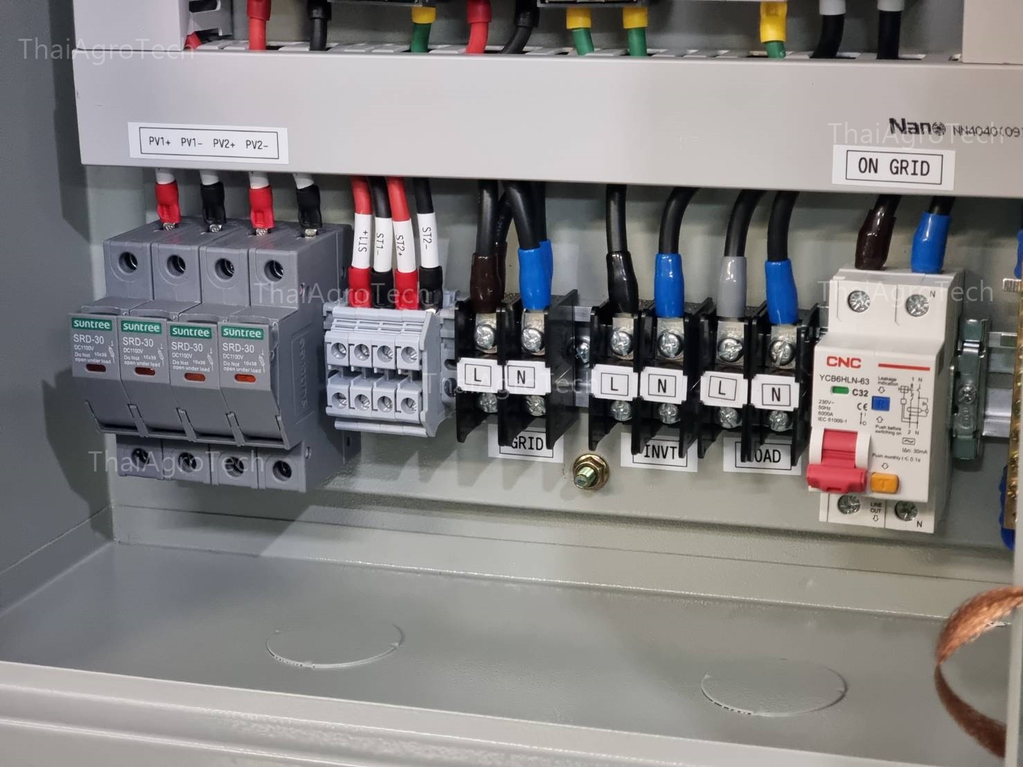 ตู้คอมบายเนอร์แบบไฮบริดออนออฟกริด 2 สตริง Hybrid On/Off-grid AC Combiner Box 2 string พร้อม สวิตซ์สลับแหล่งจ่ายไฟ อัตโนมัติ(สลับเร็ว) ระบบไฟฟ้าสำรอง ATS Automatic Dual Power Transfer Switch 2P 63A-100A