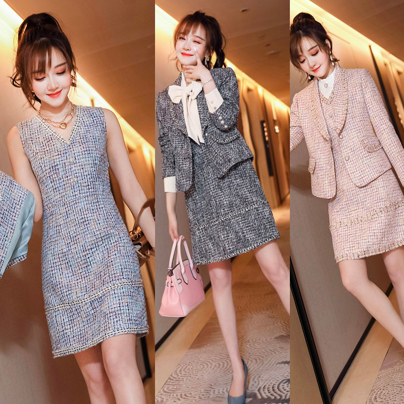 kudapy ชุดสูททำงานผู้หญิงผ้าทวีตสีดำ/สีฟ้า/สีชมพู ปกป้านพร้อมเดรส จุดเด่นของชุดนี้คือการแต่งลายผ้าทวีตเพิ่มความสวยงาม