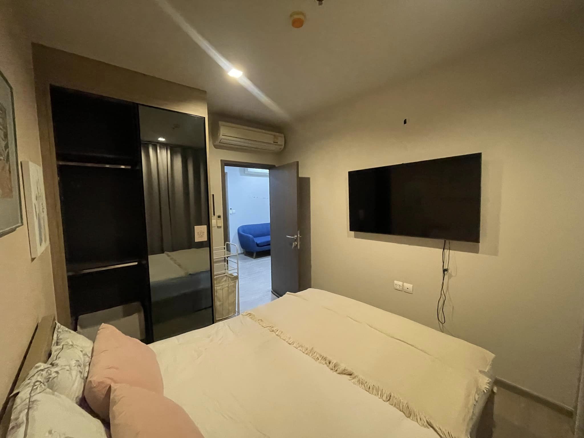 ให้เช่าคอนโด THE LINE Wongsawang (เดอะ ไลน์ วงศ์สว่าง) - 1ห้องนอน 1ห้องครัว ชั้นสูงวิวโล่ง มีเครื่องซักผ้า - การเดินทาง: เพียง 200 เมตรจาก MRT วงศ์สว่าง