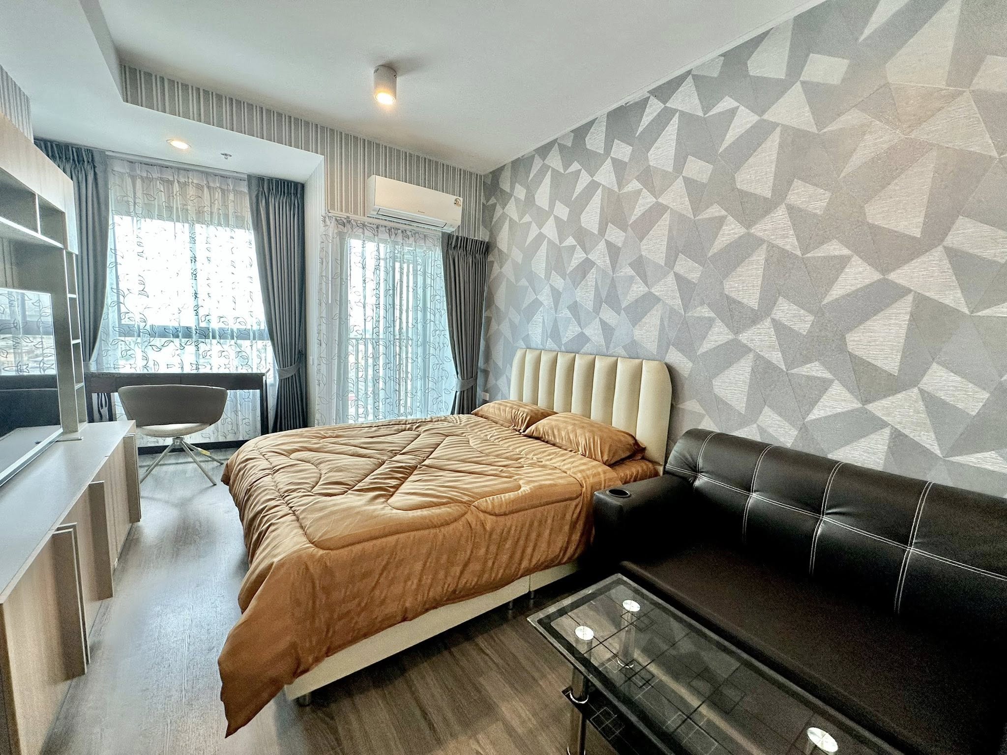 ให้เช่าคอนโด Ideo Ramkhamhaeng - Lam Sali Station (ไอดีโอ รามคำแหง - ลำสาลี สเตชั่น) โซนพื้นที่ BTS สีเหลืองลำสาลี ห้องแบบ Studio / 1ห้องน้ำ / โซนครัวปิด · ขนาดห้อง 25 ตรม. ชั้น 22