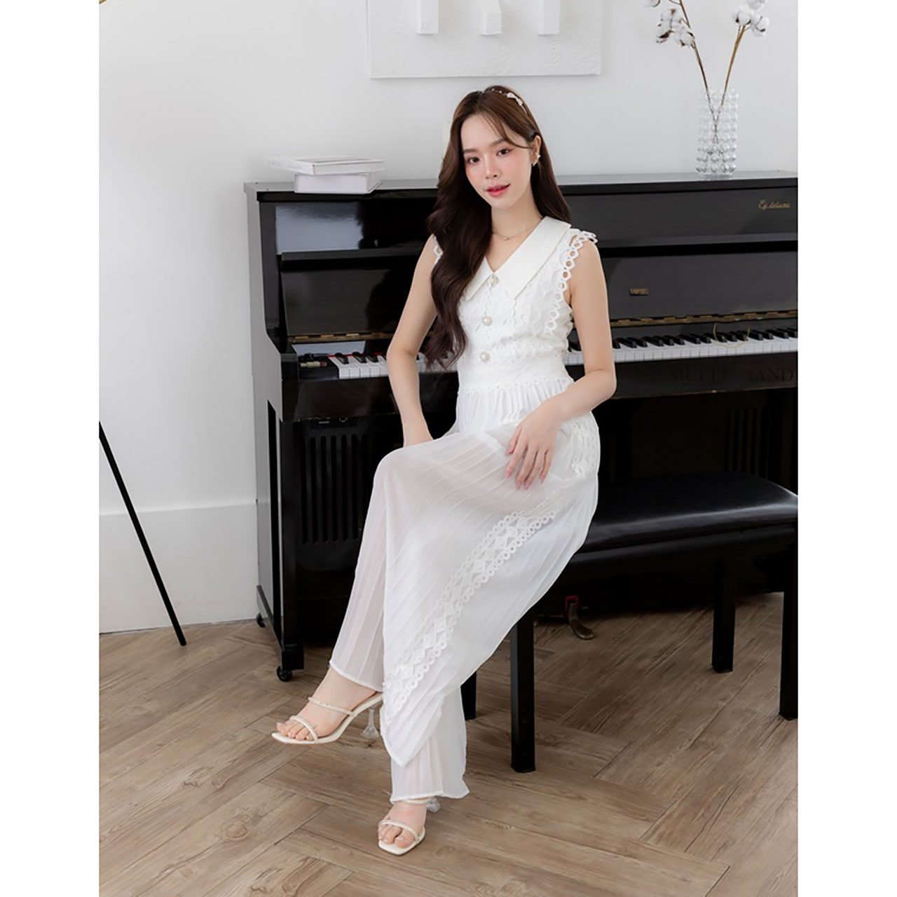 kudapy จั้มสูทขายาวสีชมพู/สีขาว กางเกงอัดพีช ลูกไม้สวย แขนกุด คอปก ใส่สบาย