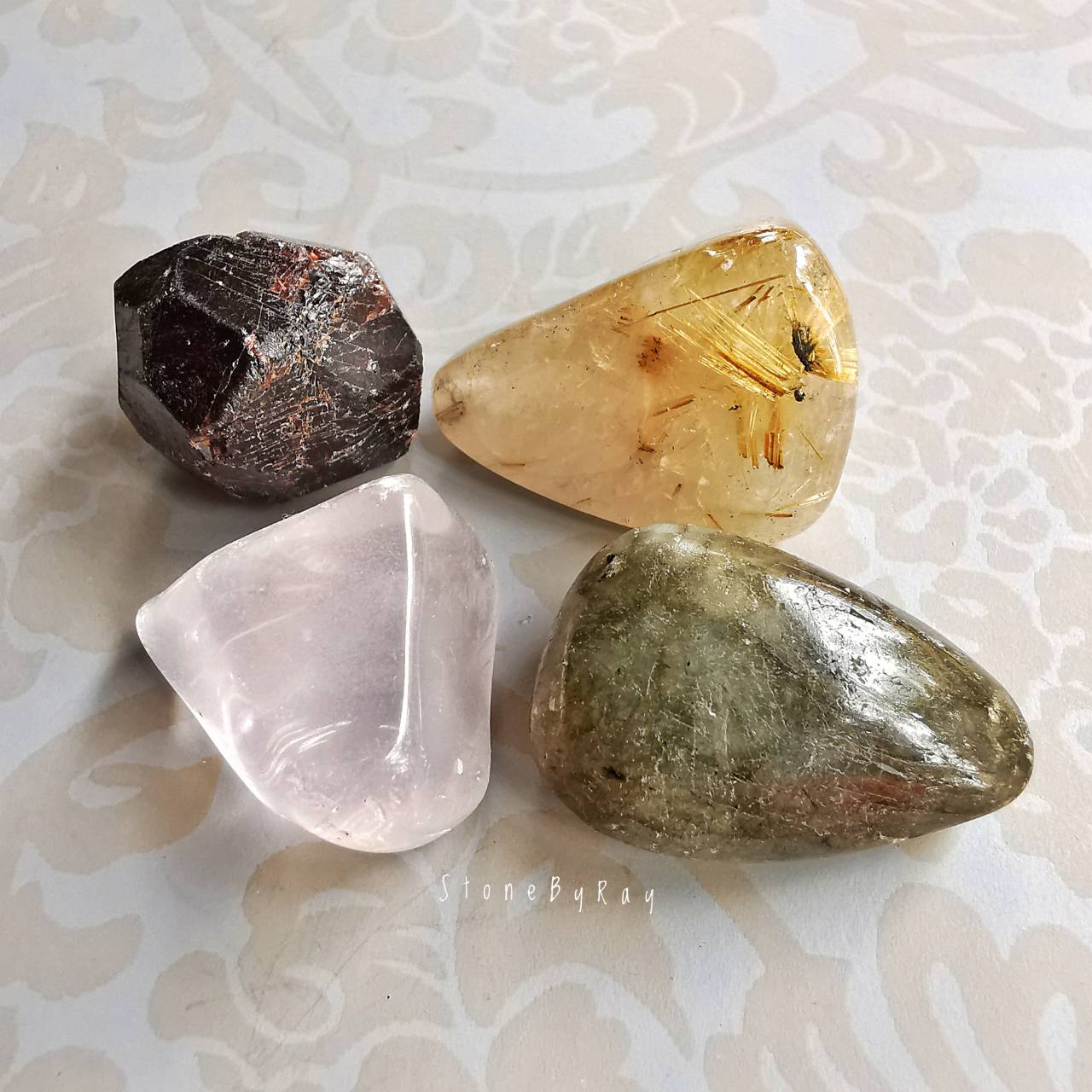 หินแร่ธรรมชาติรวม4ชนิด RoseQuartz+RutilatedQuartz+Labradorite+Garnet