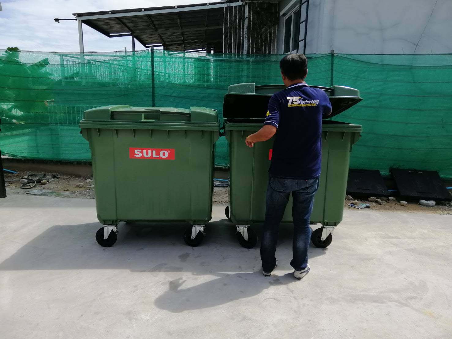 ถังขยะใหญ่ พร้อมล้อเข็น รุ่นฝาเรียบ 1100 ลิตร (สีเขียว)
