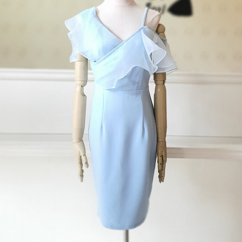kudapy เดรสสั้นสีน้ำเงินไหล่เบี่ยง แต่งระบายผ้าไหมแก้ว แบบน่ารัก สวยๆ เรียบหรูดูแพง