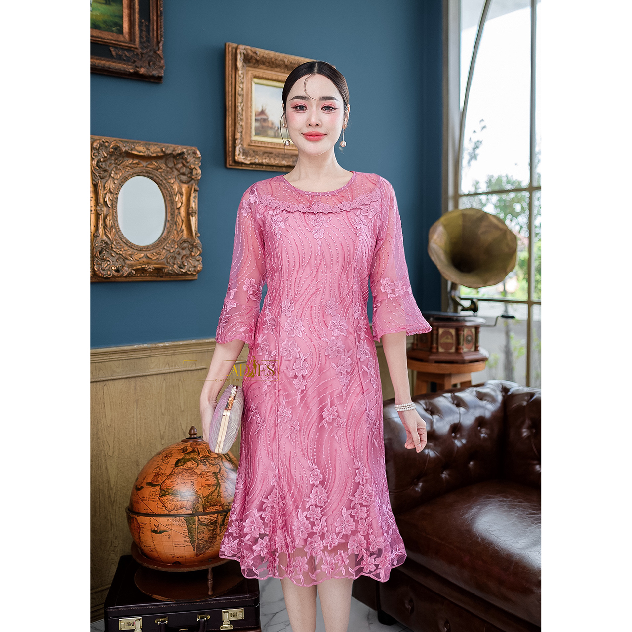 kudapy เดรสสั้นสีครีมทอง/สีชมพู ผ้าลูกไม้ทั้งชุด งานปักดอกไม้ประดับเลื่อม ลายแถวไม้เลื้อยปักสลับงานสวยดูดี