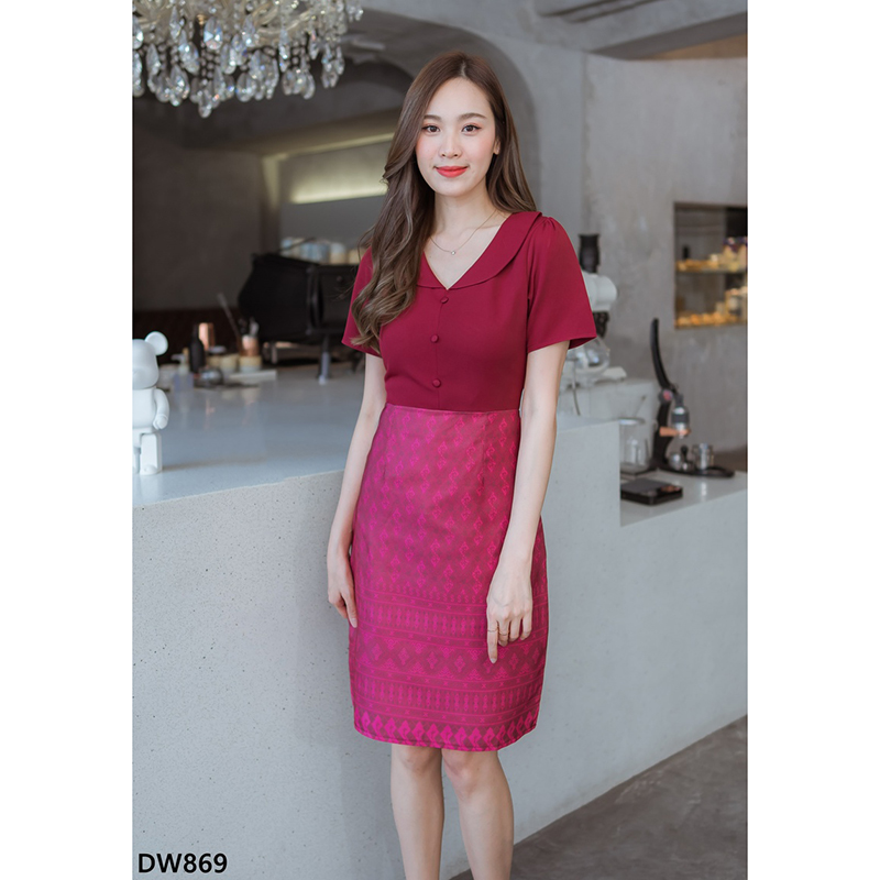 kudapy เดรสสั้นสีแดง/สีฟ้า/สีส้ม/สีชมพู คอบัวกระโปรงลายไทย สวยใส่ออกงานดูดี