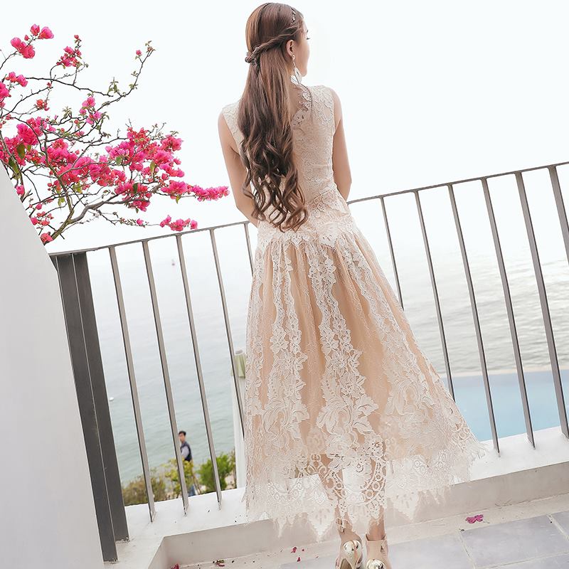 kudapy เดรสยาวผ้าลูกไม้สุดหรูสีครีมเข้ม แขนกุด ลายของผ้าลูกไม้งดงามตามแบบ มีซับใน ซิบด้านหลังลำตัว สวยมากๆๆค่ะ size S อก 30-32 เอว 26-27 ยาว 49 (นิ้ว)