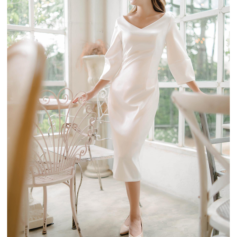 kudapy เดรสสั้นสีขาว/สีชมพูเข้ม/สีชมพูอ่อน/สีเขียวมิ้นท์/สีกรมท่า ทรงเรียบหรู ลัคชูรี่ลุคมากๆคอวี แขนศอก ใส่สบายกระโปรงสอบ ผ่าหลังเดินง่าย