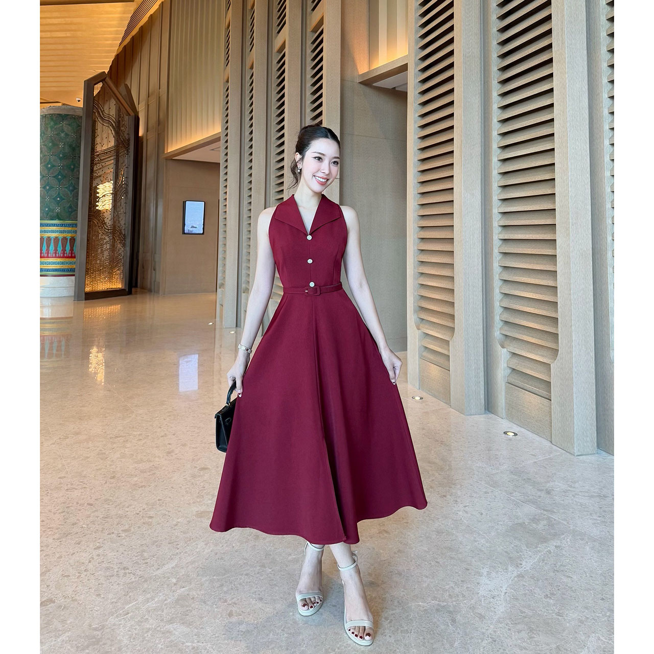 kudapy เดรสแขนกุดแต่งกระดุมดอกไม้มาพร้อมเข็มขัดน่ารัก