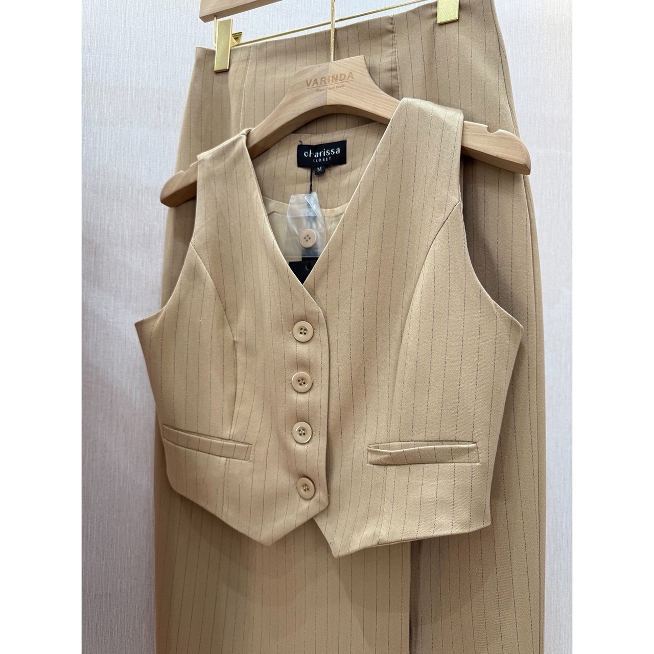 kudapy ชุดเซ็ทสีชมพูกะปิ/สีชมพูนู้ด/สีครีม ลายริ้วเสื้อแขนกุด+กระโปรงยาวผ่าหน้า สวยเกร๋มาก