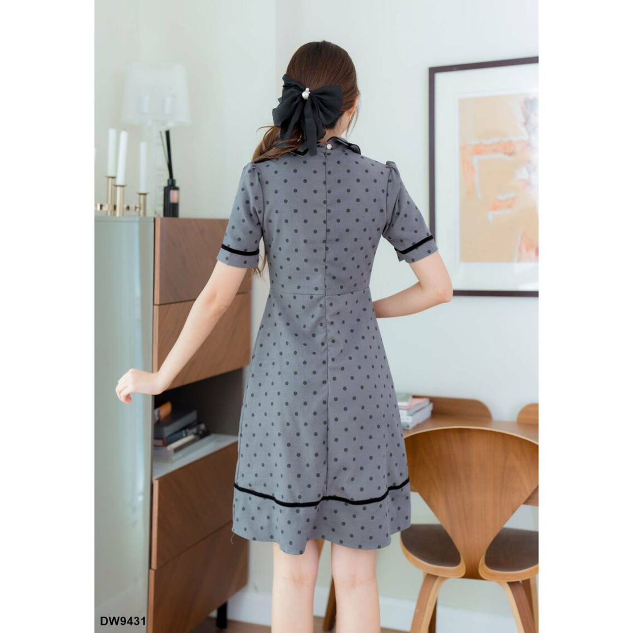 kudapy เดรสสั้นสีเทา/สีแดง/สีน้ำตาล ทรงบานผ้าลูกฟูกตัดขอบดำ