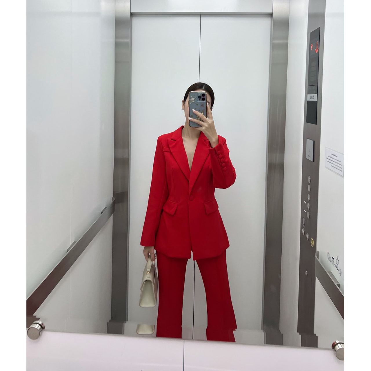 kudapy setsuit เสื้อ+กางเกง ตัวเสื้อออกแบบให้มีกระดุมปั้มผ้าเดียวกับสูท 1 เม็ดติดได้จริง กระเป๋าจริง มีซับในทั้งตัว