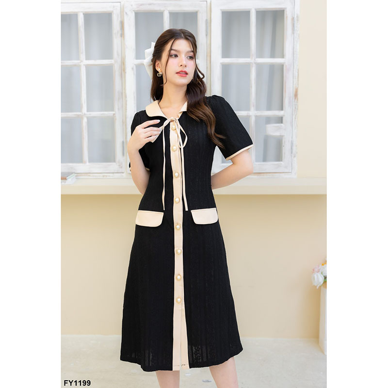 kudapy เดรสยาวสีครีม/สีดำ สไตล์มินิมอล ติดกระดุม ทรงกระสอบ เป็นงานแต่งกระเป๋า พร้อมโบว์ผูกเพิ่มกิมมิคให้ดูน่ารักยิ่งขึ้น