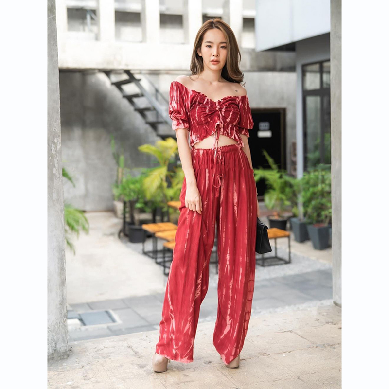 kudapy Set สีแดง/สีดำ ครอป+กางเกงผ้ามัดย้อม เสื้อครอบปาดไหล่ ใส่แล้วพริ้วไหวมากๆ