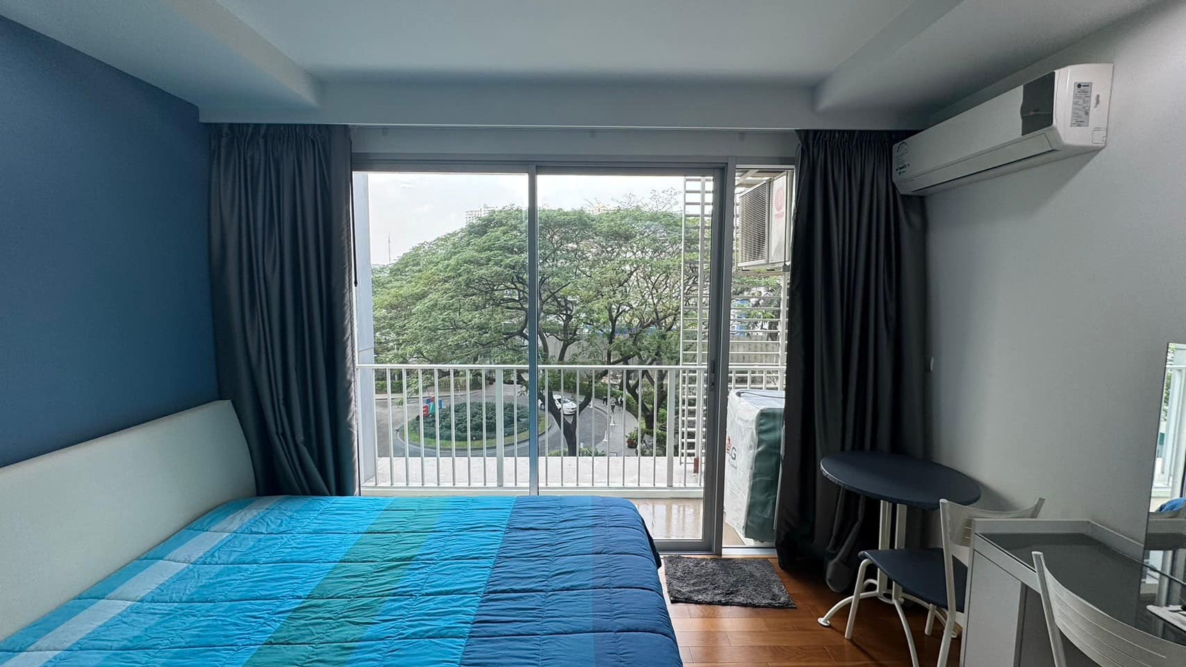 ให้เช่าคอนโด THE LINE Phahonyothin Park (เดอะ ไลน์ พหลโยธิน พาร์ค) - ตกแต่งเฟอร์ครบมีเครื่องซักผ้าห้องกว้างน่าอยู่ - การเดินทาง: ใกล้ BTS ห้าแยกลาดพร้าว และ MRT พหลโยธิน