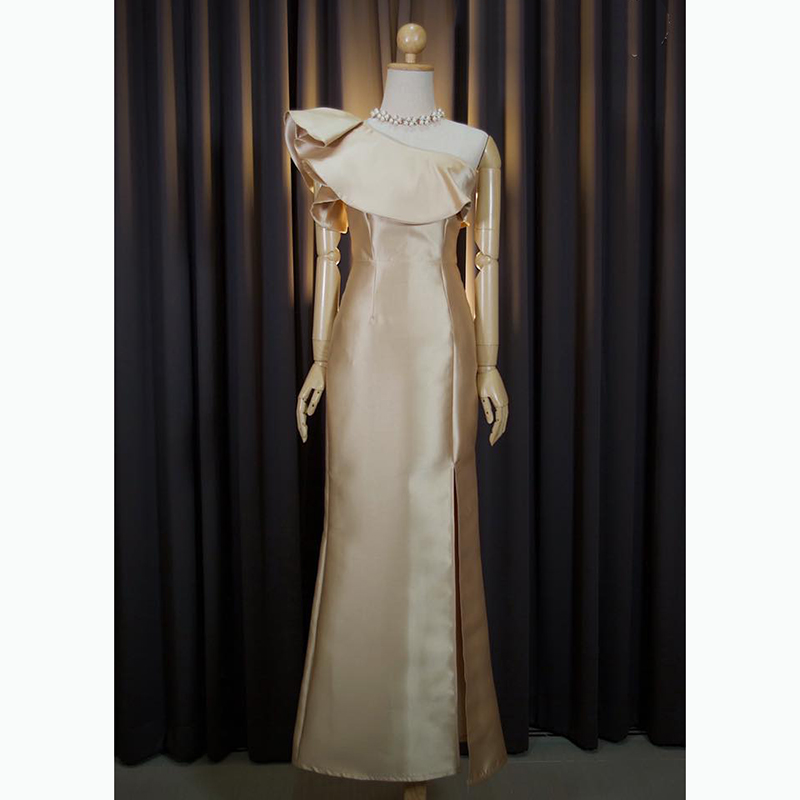 kudapy เดรสยาวสี ทอง/สีเทา/สีชมพูระบายจีบช่วงบ่า จับเดรปสองชั้น ยกตั้งสวยอลัง ใครก็ใส่สวย เนื้อผ้า polyester เงาสวย อยู่ทรง ไม่ยับง่าย