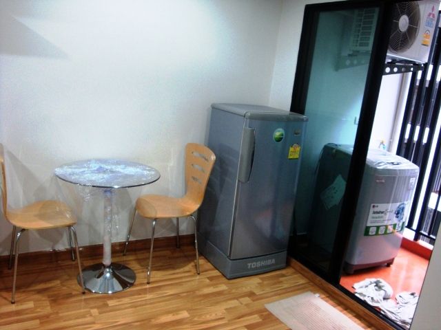 ให้เช่าคอนโดพร้อมเข้าอยู่วิวสระว่ายน้ำรีเจ้นท์ โฮม 15 แจ้งวัฒนะ