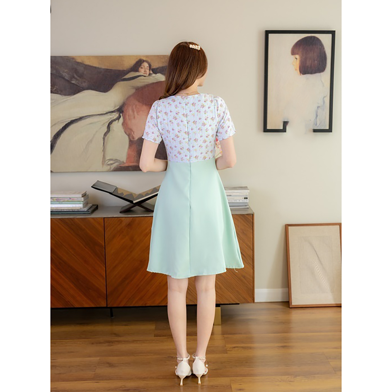 kudapy เดรสสั้นสีเขียว/สีขาว/สีชมพู เสื้อลายดอกปกโบว์หูกระต่ายกระดุม3ชิ้น