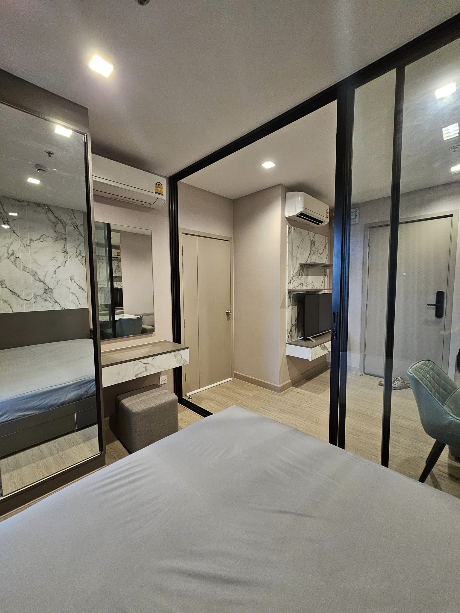 ให้เช่าคอนโด The Politan Rive (เดอะ โพลิแทน รีฟ)