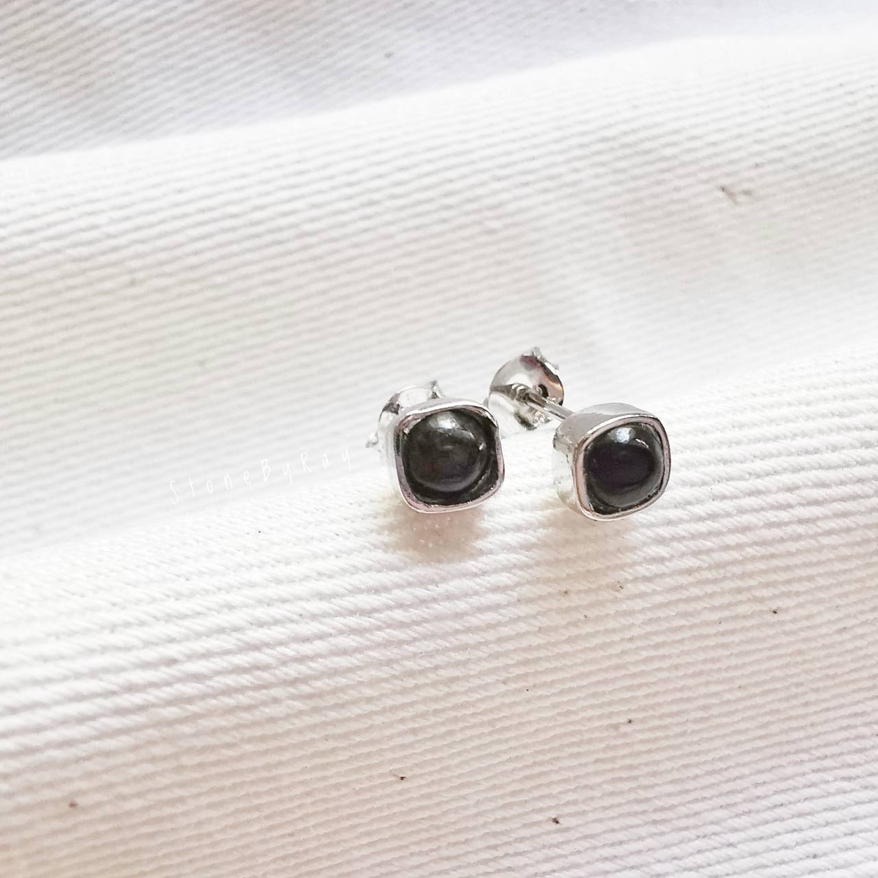 ต่างหูเงินทรงสี่เหลี่ยมดีไซน์กับอุกกาบาตโกปี Gobi Meteorite