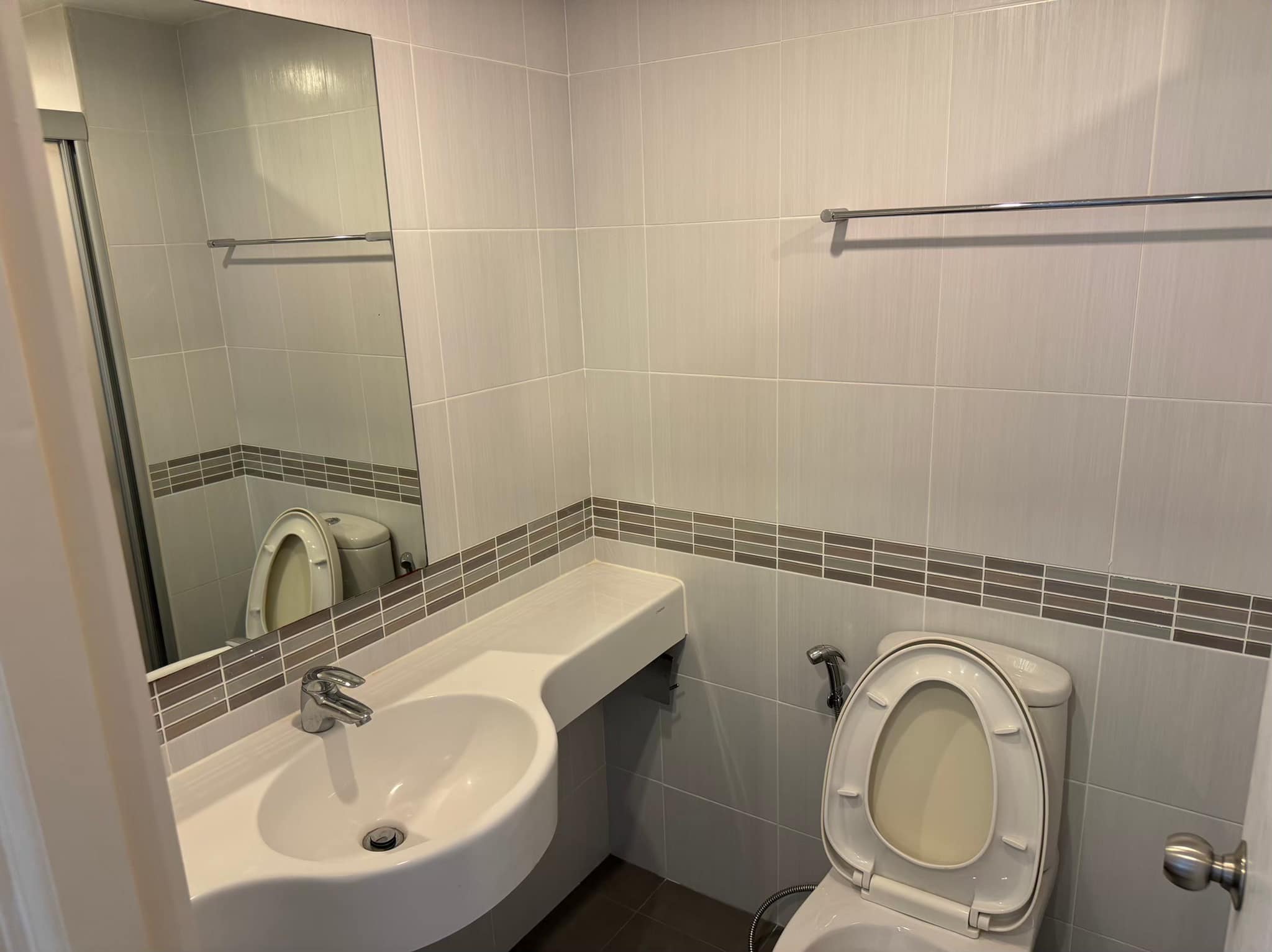 สนใจชมห้องติดต่อได้เลย Line ID: Smile-easy ขายคอนโด Lumpini Park Rama 9 - Ratchada (ลุมพินี พาร์ค พระราม 9 – รัชดา) - ห้องใหม่ 1ห้องนอน 1ห้องน้ำ 1ห้องนั่งเล่น - ใกล้ MRT พระราม 9 - ขนาดห้อง 30.08 ตรม. ชั้น 19 ตึก A