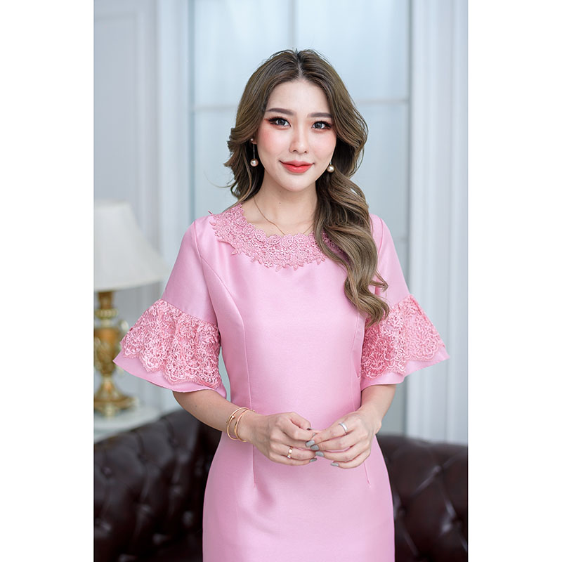 kudapy เดรสผ้าไหมแขนกระดิ่ง-ชมพูม่วง/สีชมพูอ่อน ช่วงแขนเป็นงานแขนบานทรงกระดิ่งใส่จริงสวยหรู แต่งปลายแขนเป็นผ้า 2 ชิ้น ด้านในเป็นผ้าไหม ด้านนอกเป็นผ้าลายเชิงลูกไม้ผสมกลิตเตอร์