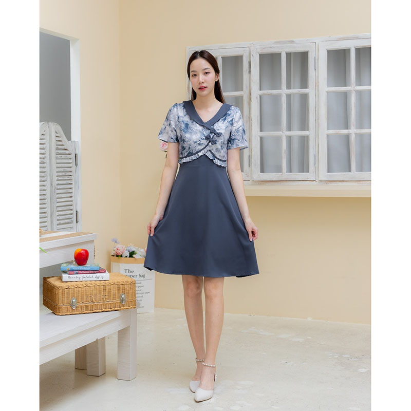 kudapy เดรสสั้นคอวีสีชมพู/สีเทา/สีน้ำตาล แขนสั้น เดรสทรงบานแต่งเสื้อลาย ติดโบว์ 2 ชิ้น S M L XL