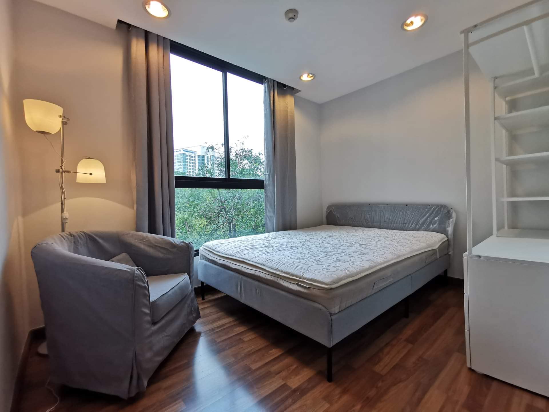 ปล่อยเช่าคอนโด Zenith Place Sukhumvit 42 (ซีนิธ เพลส สุขุมวิท 42) - 1ห้องนอน 1ห้องน้ำ 1ห้องนั่งเล่น - ใกล้ BTS เอกมัย / เกทเวย์เอกมัย - ขนาดห้อง 30 ตรม. ชั้น 4