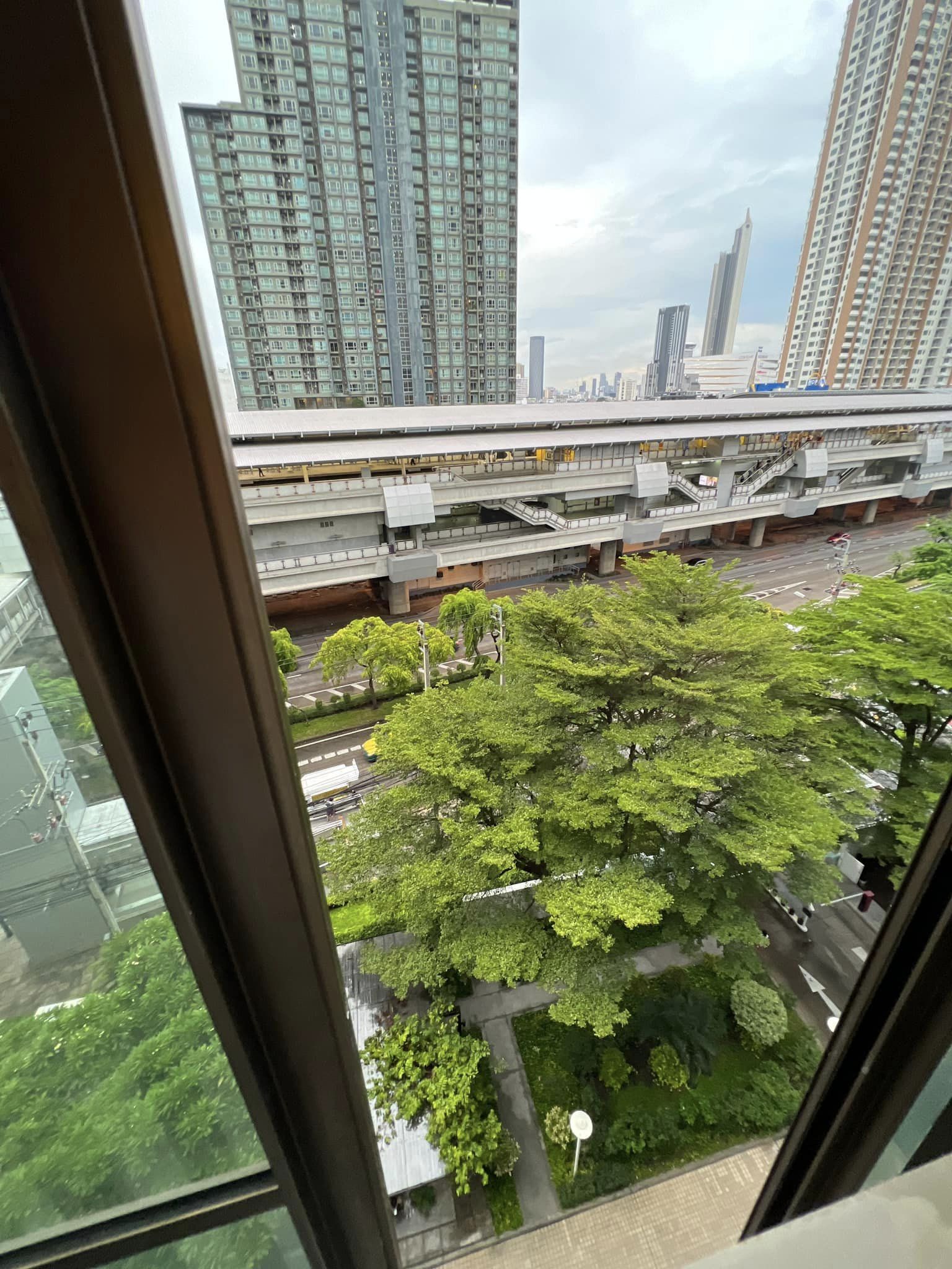 สนใจชมห้องติดต่อได้เลย Line ID: Smile-easy ปล่อยเช่าคอนโด IDEO Sathorn-Taksin (ไอดีโอ สาทร-ตากสิน) - 1ห้องนอน 1ห้องน้ำ 1ห้องนั่งเล่น - ใกล้ BTS กรุงธน - ขนาดห้อง 35 ตรม. ชั้น 7