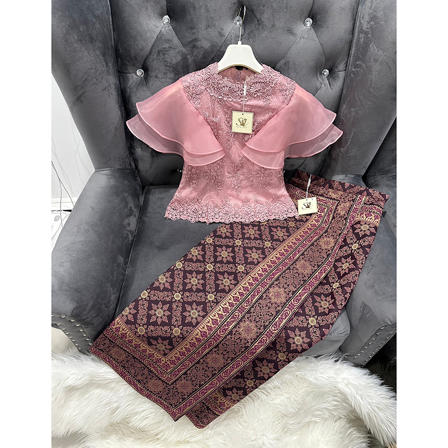 kudapy เสื้อลูกไม้สีขาว + ผ้าถุงสีเทา สีชมพู สีแดงน้ำตาล เซตเข้าชุดใส่ไปงานแต่ง มีซับใน ซิบหลังอย่างดีค่ะ