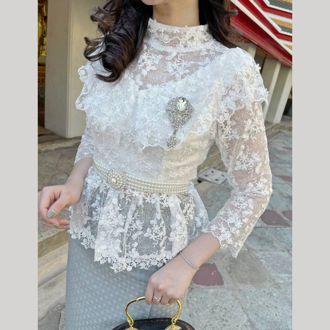 kudapy เสื้อลูกไม้ใยบวบปักเลื่อมสีชมพู สีขาว สีทอง งานเกรดคุณภาพ สวมใส่แมทออกงาน ทำบุญงานพิธีต่างๆ **เฉพาะเสื้อ**