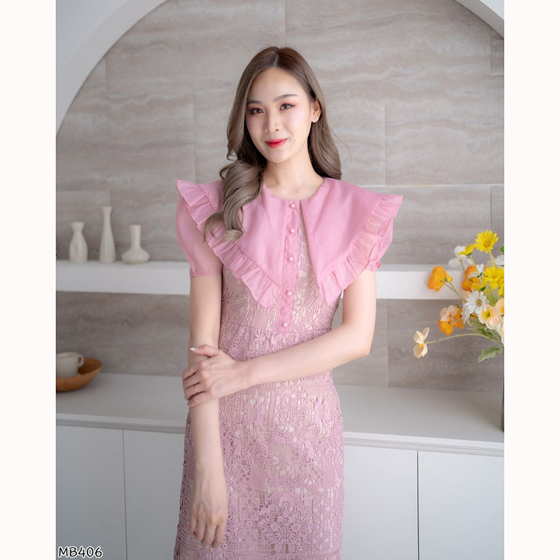 kudapy เดรสสั้นสีชมพู/สีขาว ทรงเข้ารูป ผ้าถักลายดอกคอปกบัว มีซับใน แต่งซิปด้านหลัง