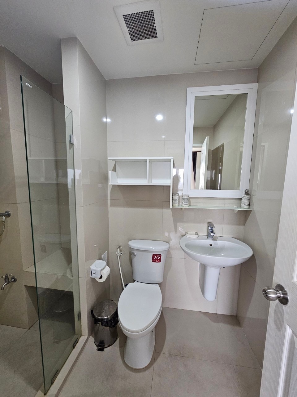 สนใจชมห้องติดต่อได้เลย Line ID: Smile-easy ปล่อยเช่าคอนโด Manor Sanambinnam (แมเนอร์ สนามบินน้ำ) - 2ห้องนอน 2ห้องน้ำ 1ห้องนั่งเล่น - ใกล้ MRT พระนั่งเกล้า - ขนาดห้อง 64 ตรม. ชั้น 27