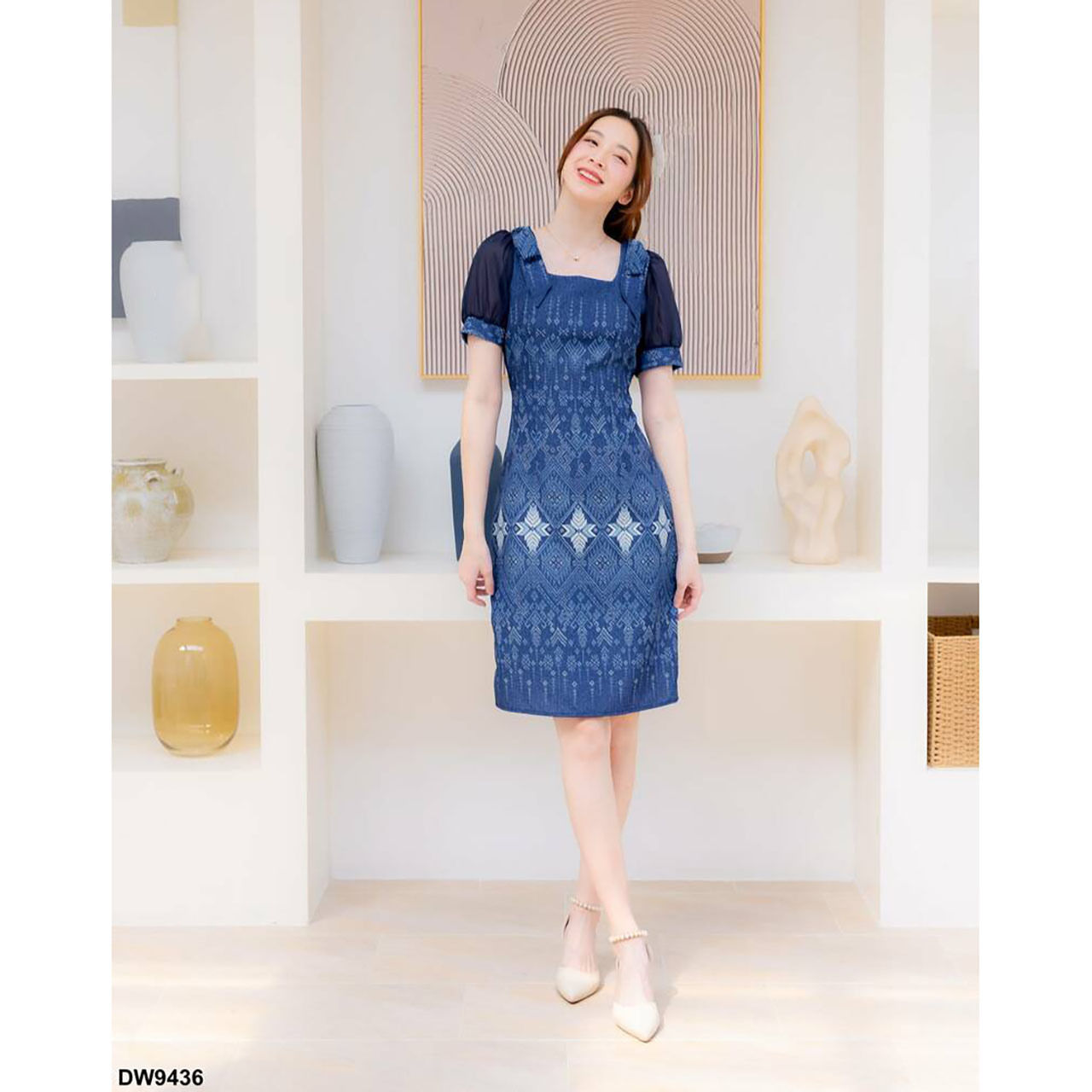 kudapyเดรสสั้นสีกรม/สีขาว/สีแดง ผ้าลายไทยไหล่โบว์