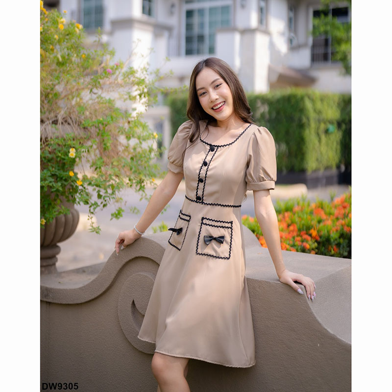 kudapy เดรสสั้นสีฟ้า/สีชมพู/สีน้ำตาล แต่งแถบกระเป๋าโบว์ สวยดูดี