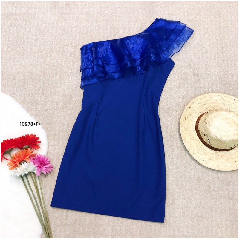 kudapy เดรสระบายเฉียงไหล่เดียว แต่งระบายผ้าแก้ว ตัวเดรสงานผ้าซาร่ามีซิปข้าง