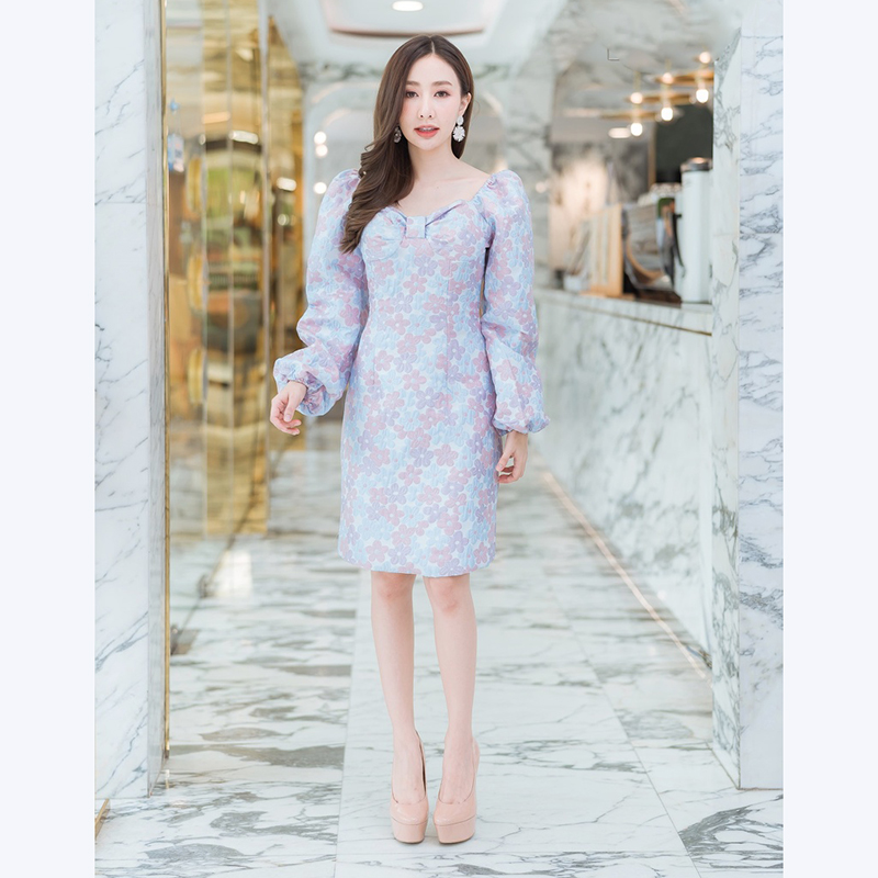 kudapy เดรสสั้นสีชมพู,ฟ้า แขนยาวดอกนูนสวยดูดีใส่แล้วคุณหนูมากๆ