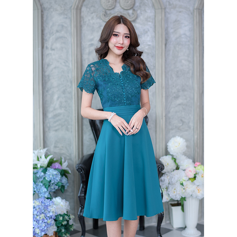kudapy เดรสสีชมพูอ่อนหม่น/สีเขียวอมฟ้า/สีม่วง ดีไซน์แบบสวยดูแพงมาก เป็นการออกแบบผสมผสานผ้าลูกไม้ปักเงาเล่นเชิงผ้าช่วงคอและชายแขนเสื้อ