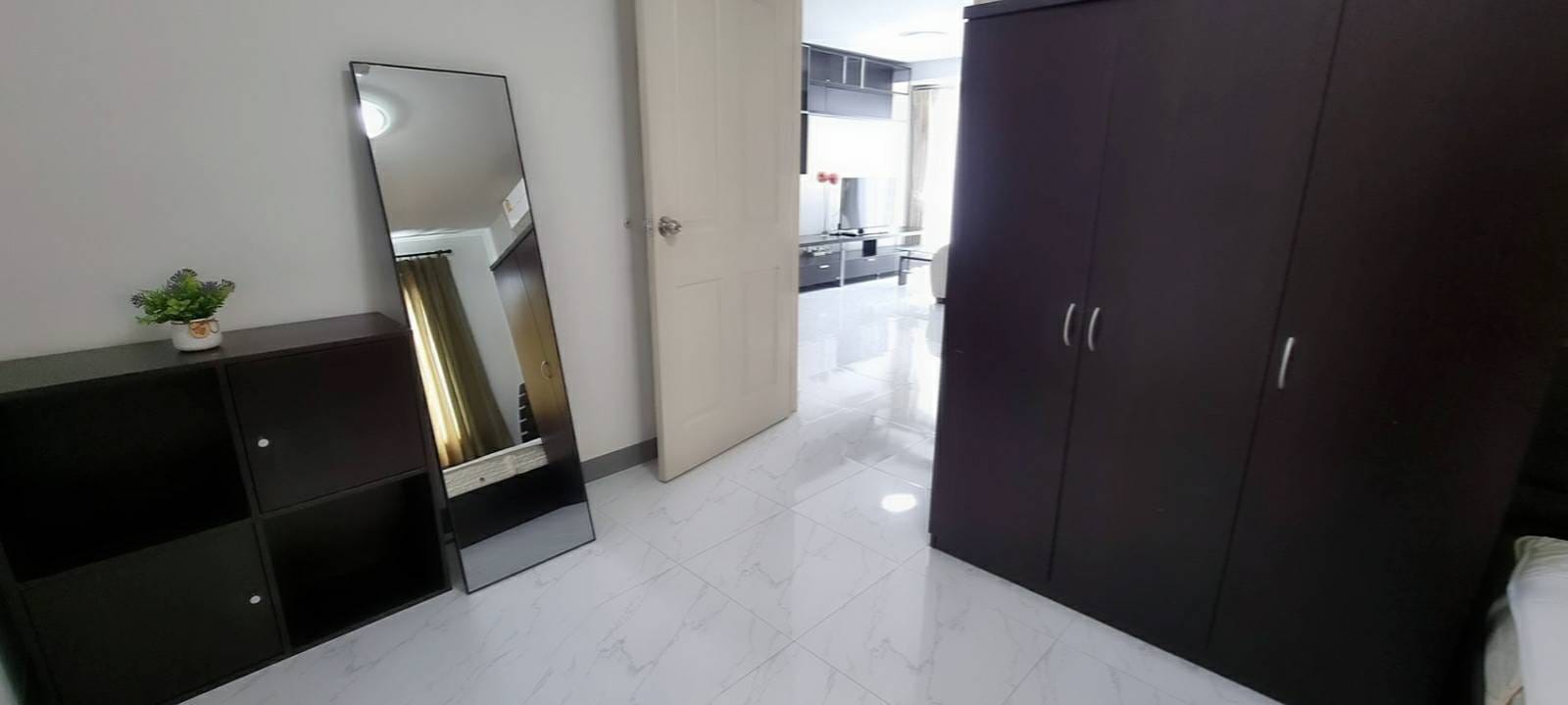 สนใจชมห้องติดต่อได้เลย Line ID: Smile-easy ปล่อยเช่าคอนโด Chateau In Town Ratchada 13 (ชาโตว์ อินทาวน์ รัชดา13) - 2ห้องนอน 1ห้องน้ำ 1ห้องนั่งเล่น - ใกล้ MRT ห้วยขวาง - ขนาดห้อง 50 ตรม. ชั้น 8