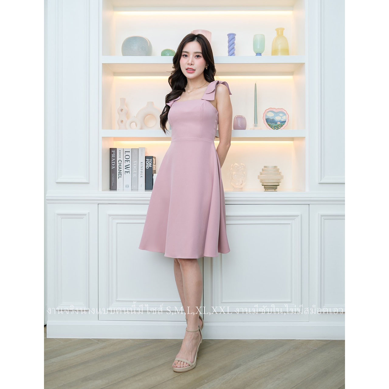 kudapy เดรสสั้นสีชมพู/สีขาว ไหล่โบว์ กระโปรงทรงบานคลุมเข่า