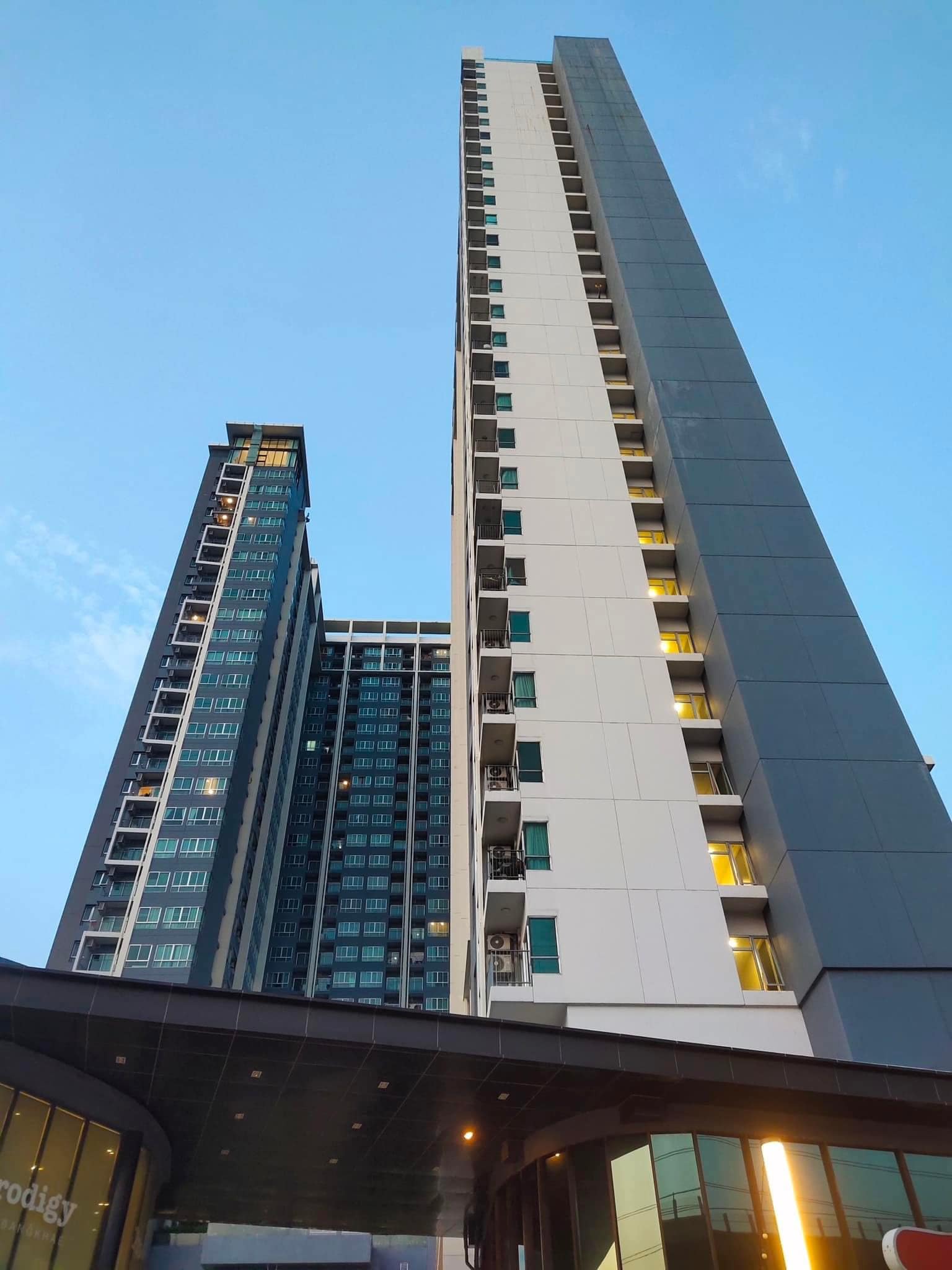 สนใจชมห้องติดต่อได้เลย Line ID: Smile-easy ปล่อยเช่าคอนโด เดอะ โพรดิจี้ เพชรเกษม 62 (The Prodigy Phetkasem 62) - 2ห้องนอน 2ห้องน้ำ 1ห้องนั่งเล่น - ใกล้ MRT บางแค - ขนาดห้อง 52.62 ตรม. ชั้น 29 ตึก B