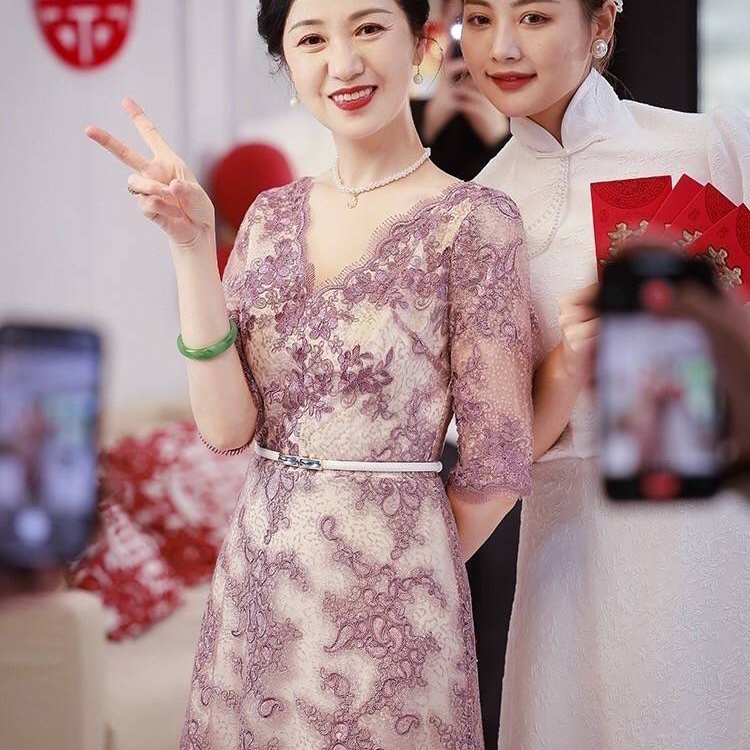 kudapy เดรสยาวปักเลื่อมใส่ออกงานผ้าลูกไม้เนื้อดีสีชมพูกะปิ งานตัดพรีเมี่ยม มีซับใน ซิบหลัง